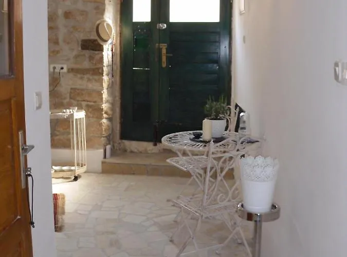 Steinhaus Mit Terrasse Διαμέρισμα