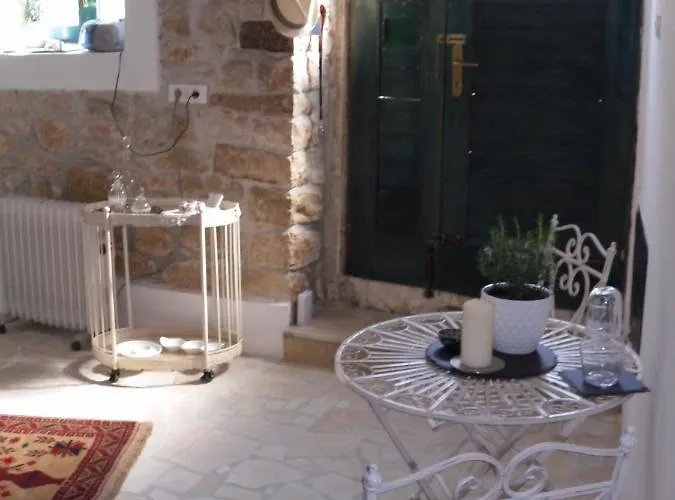 Steinhaus Mit Terrasse Διαμέρισμα