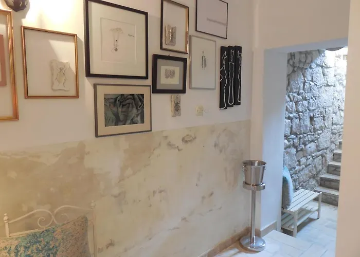 Steinhaus Mit Terrasse