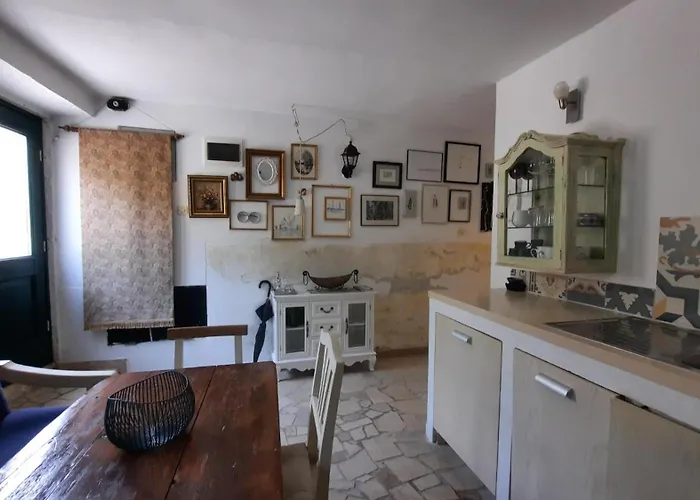 Steinhaus Mit Terrasse