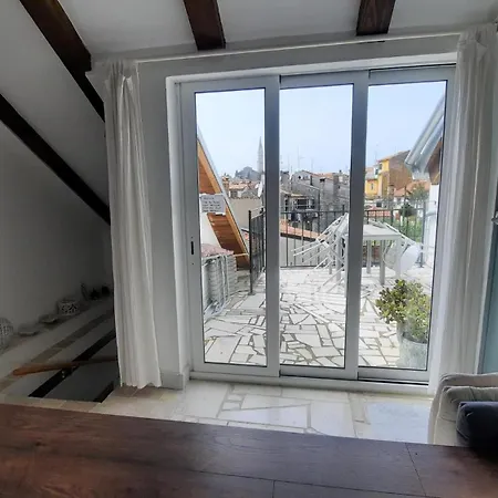Steinhaus Mit Terrasse Daire