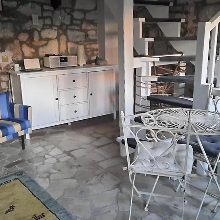 Steinhaus Mit Terrasse *