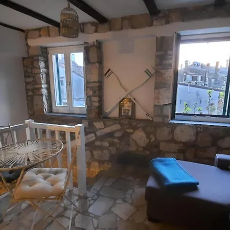 Steinhaus Mit Terrasse Apartment