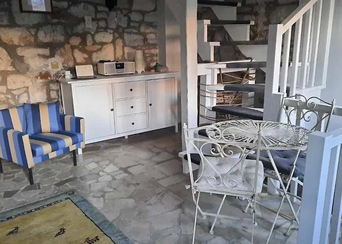 Steinhaus Mit Terrasse *