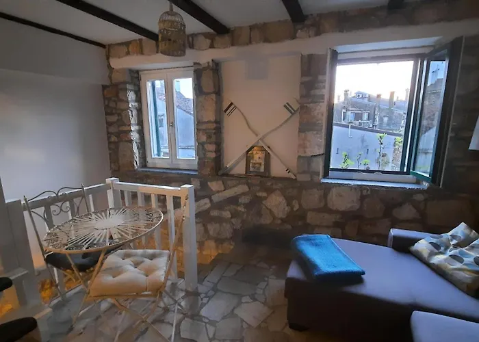 Steinhaus Mit Terrasse Apartment