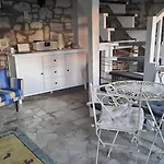 Steinhaus Mit Terrasse *