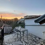 Steinhaus Mit Terrasse