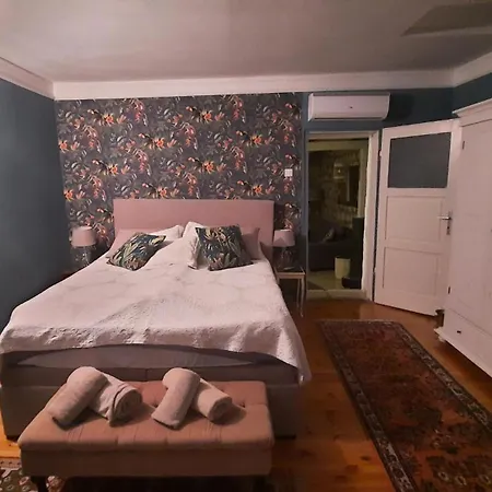 Steinhaus Mit Terrasse Apartman *