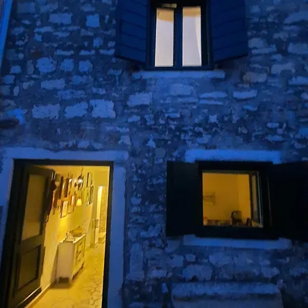 Appartement Steinhaus Mit Terrasse Rovinj