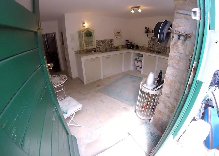 Steinhaus Mit Terrasse