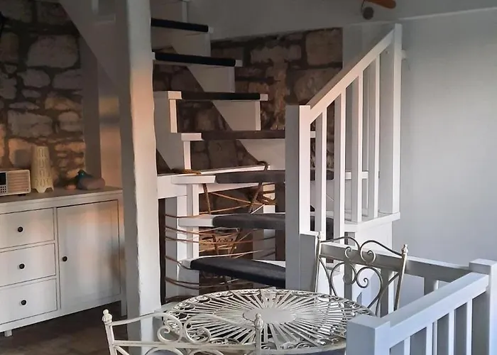 Steinhaus Mit Terrasse *